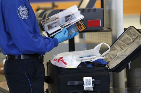Restricciones Extra lamentar Cuantos bultos se pueden llevar en un avión como equipaje de mano?
